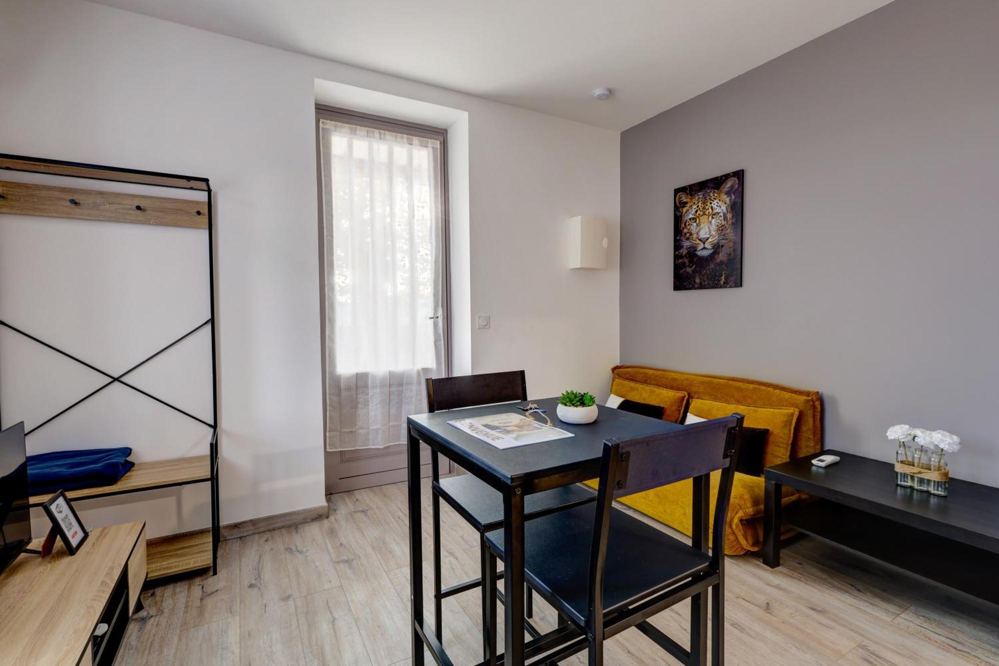 Le Westy 2 Apartment Hieres-Sur-Amby ภายนอก รูปภาพ