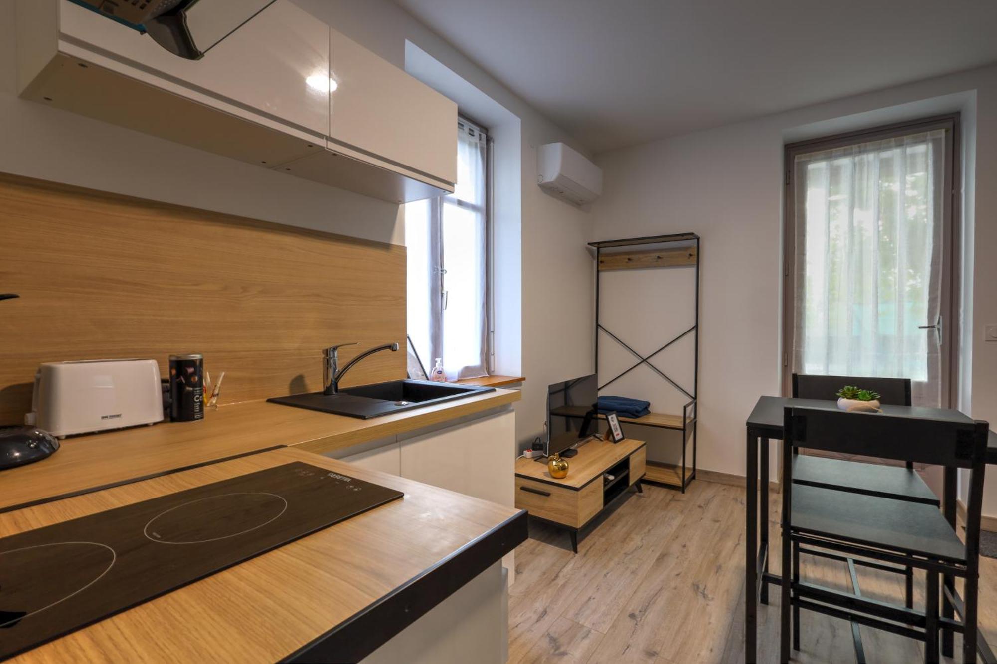 Le Westy 2 Apartment Hieres-Sur-Amby ภายนอก รูปภาพ