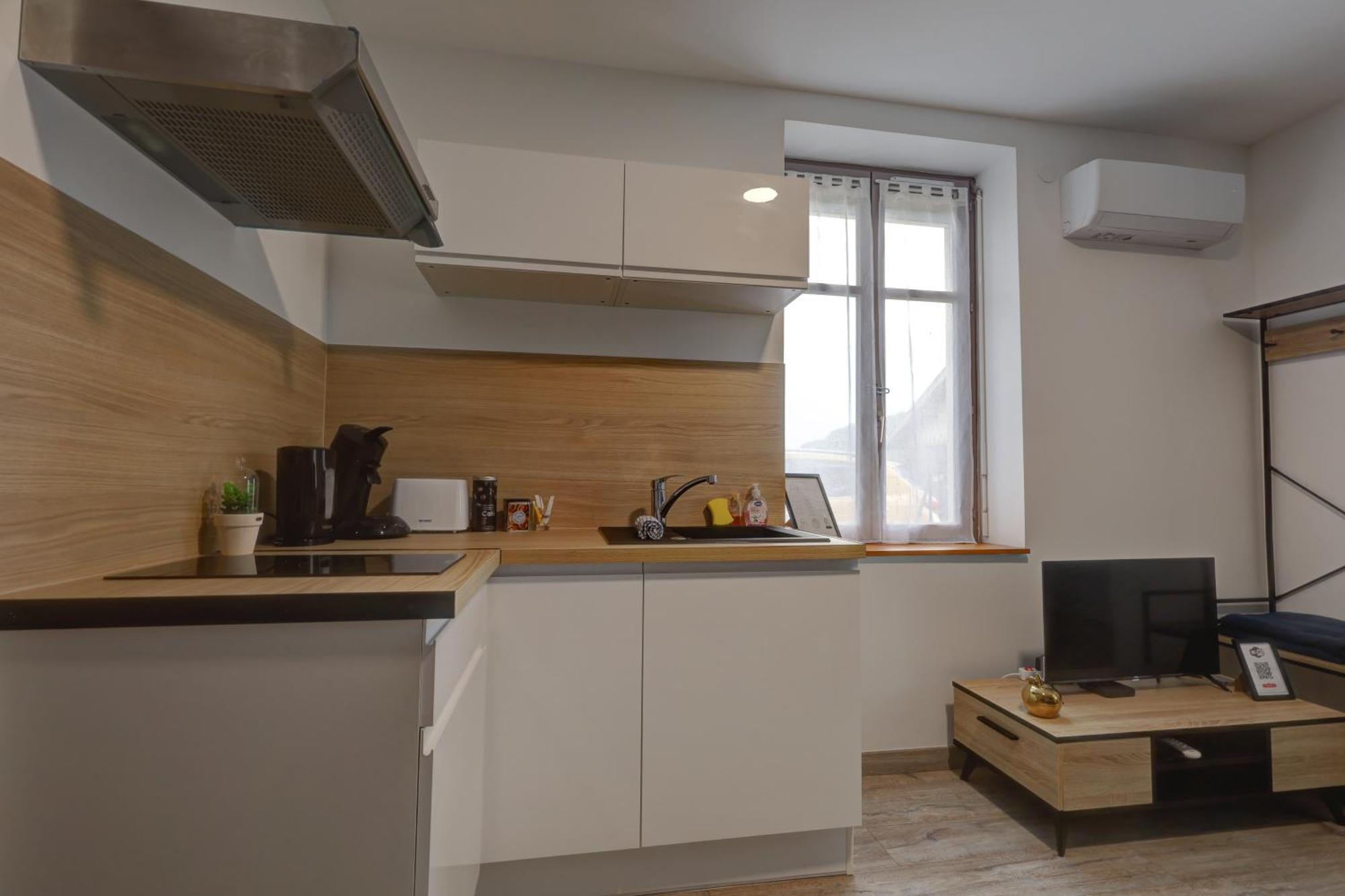 Le Westy 2 Apartment Hieres-Sur-Amby ภายนอก รูปภาพ